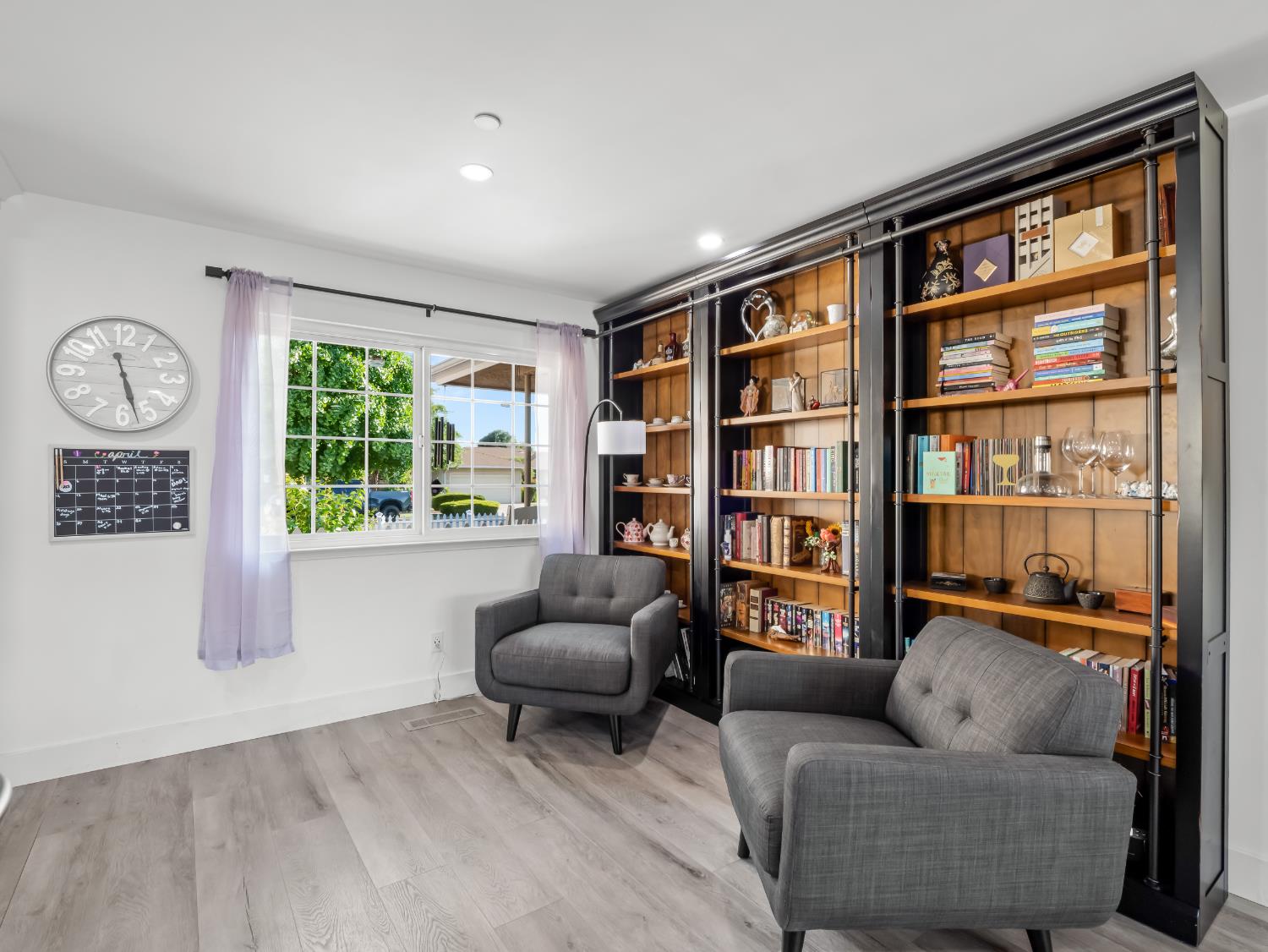 3052 E Fremont Ave E, Fresno, CA 93710