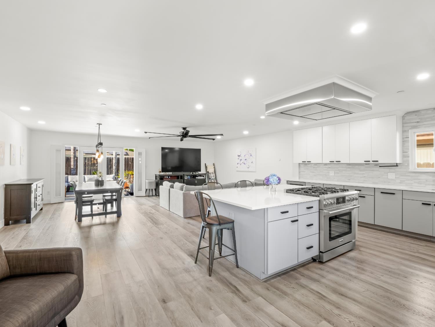 3052 E Fremont Ave E, Fresno, CA 93710