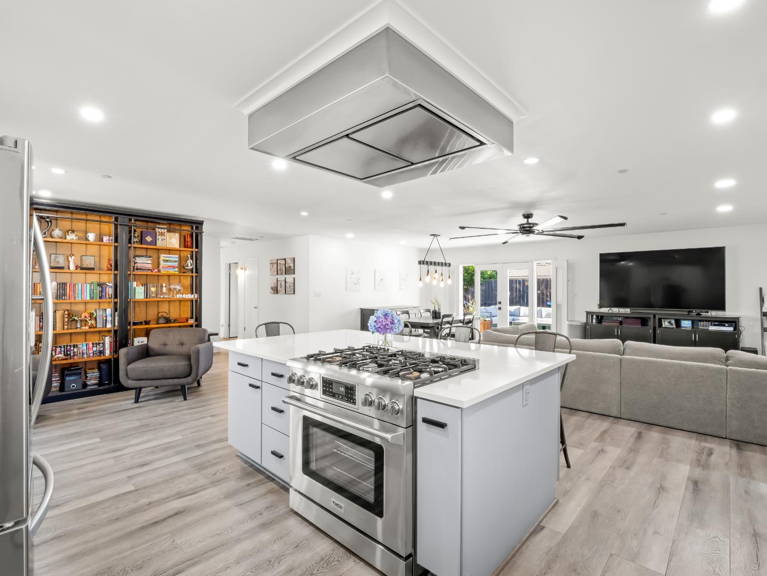 3052 E Fremont Ave E, Fresno, CA 93710