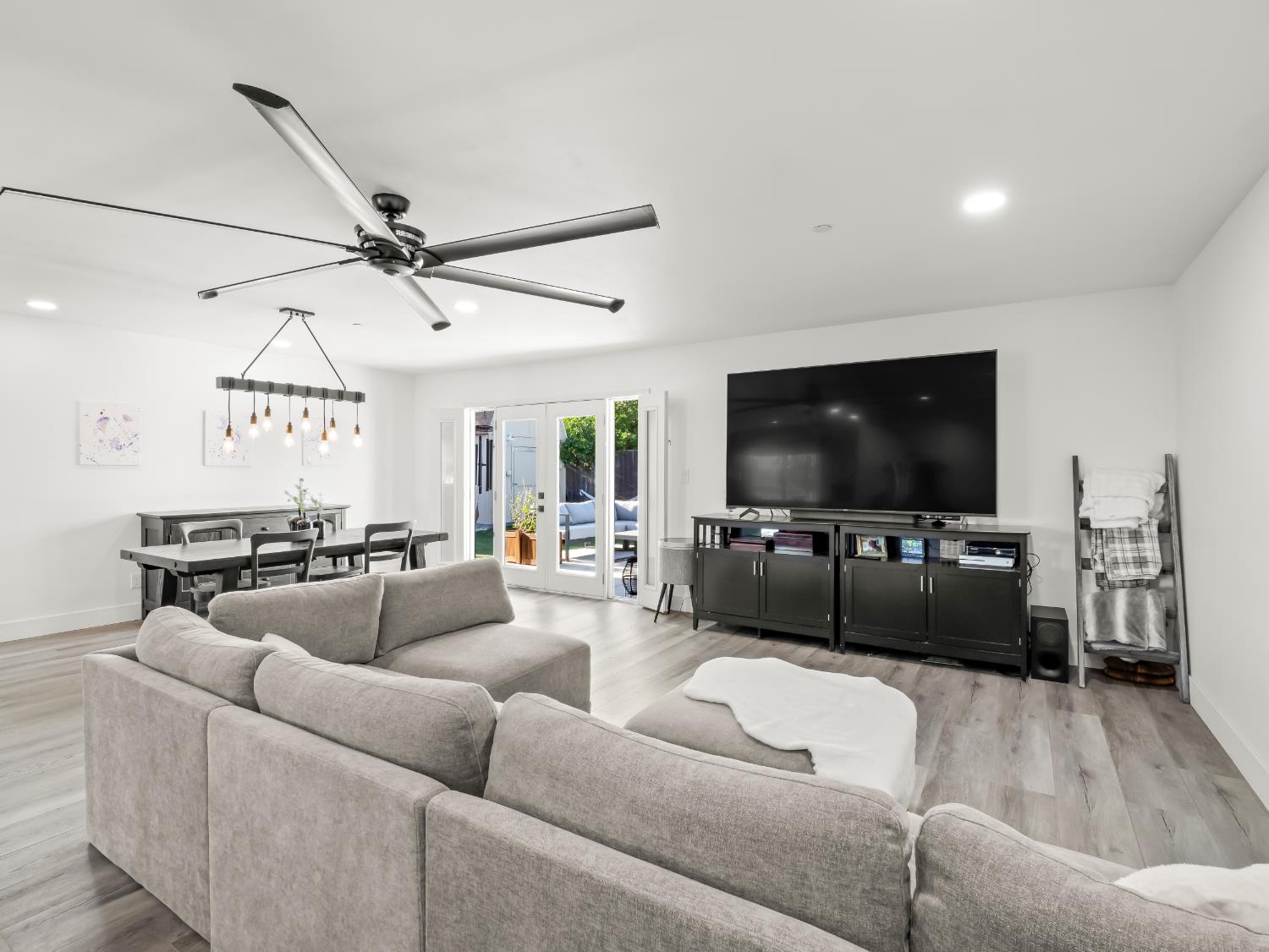 3052 E Fremont Ave E, Fresno, CA 93710