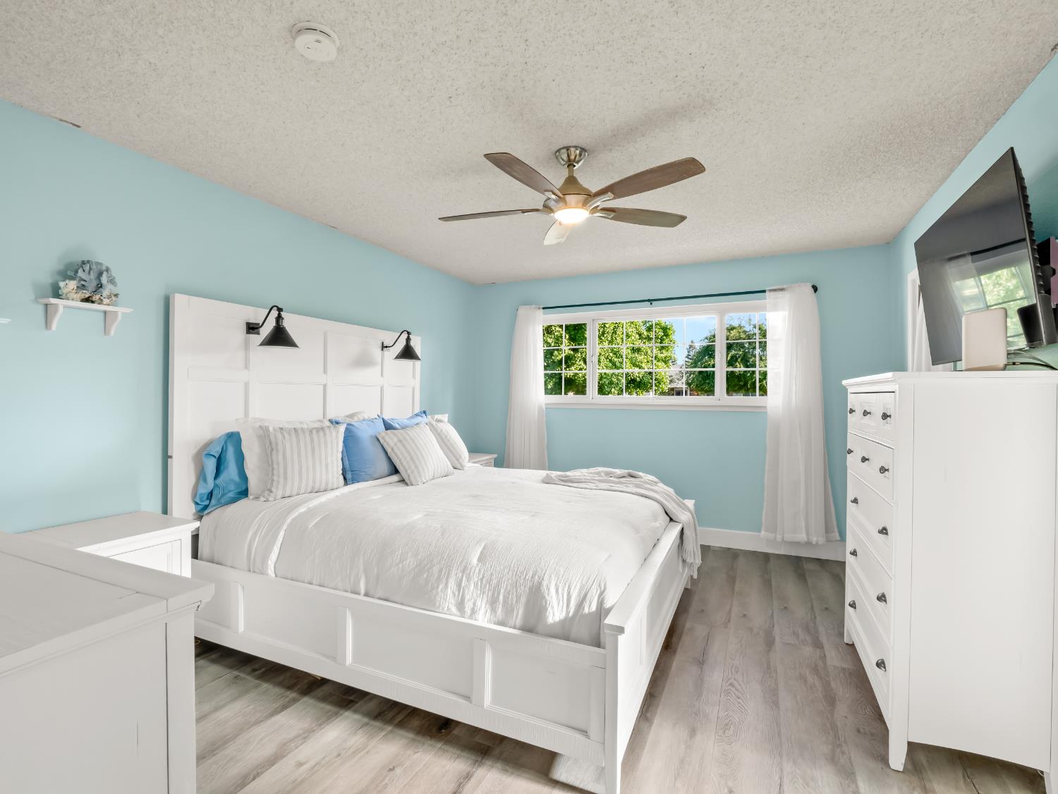 3052 E Fremont Ave E, Fresno, CA 93710