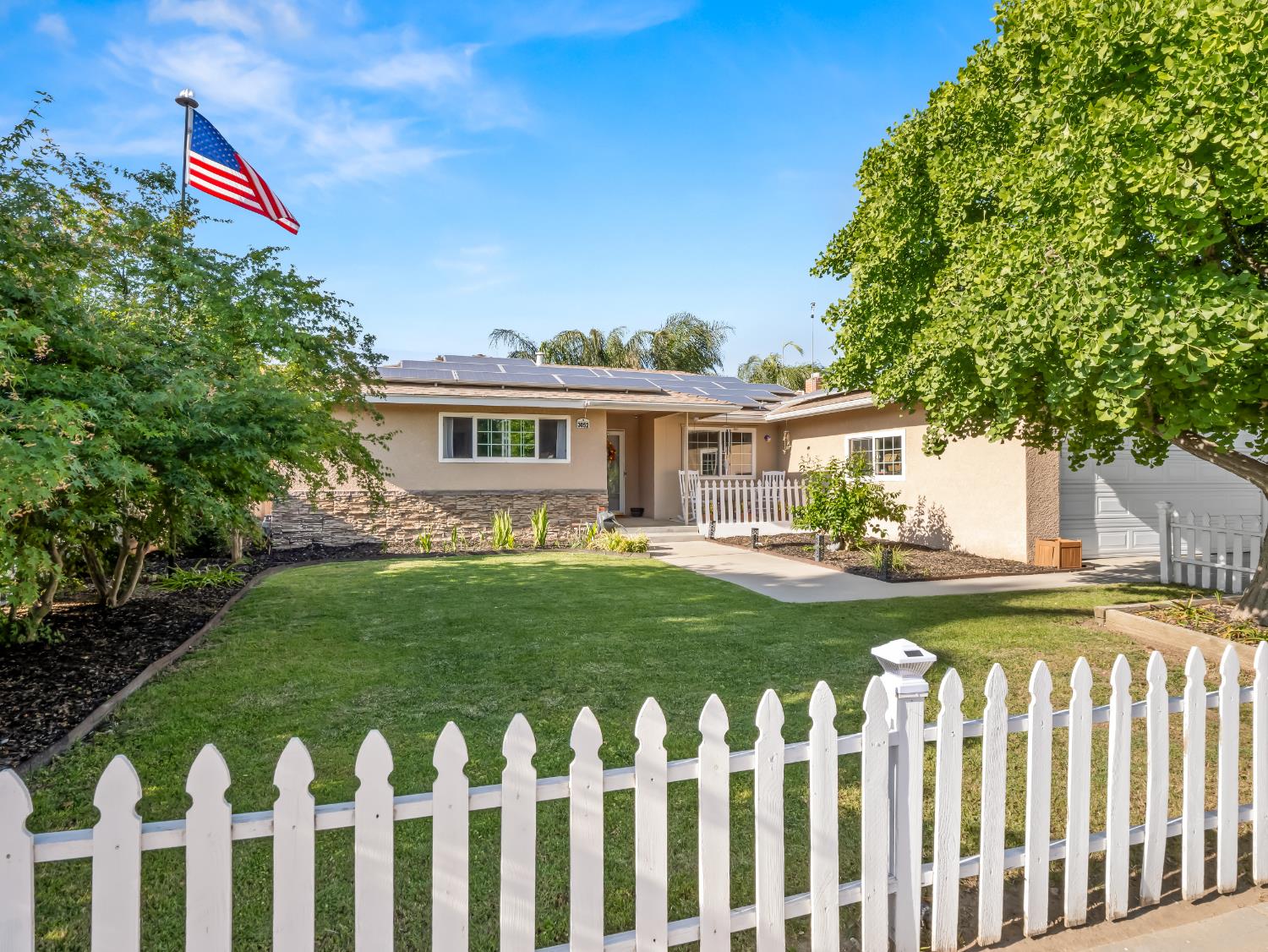 3052 E Fremont Ave E, Fresno, CA 93710