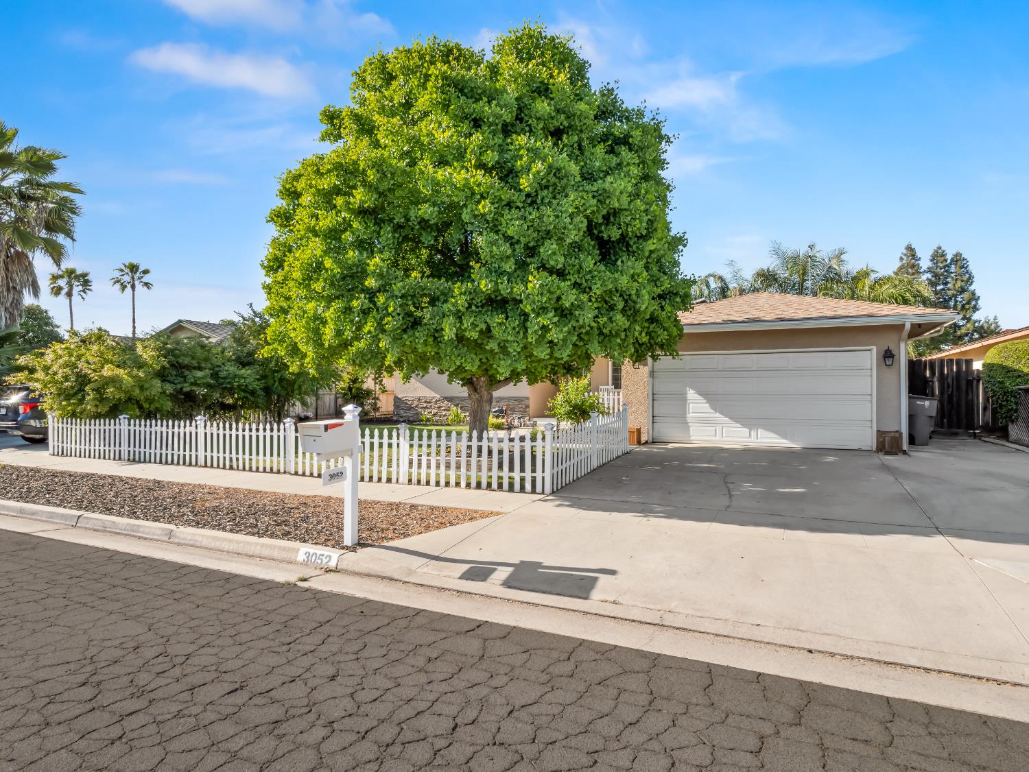 3052 E Fremont Ave E, Fresno, CA 93710