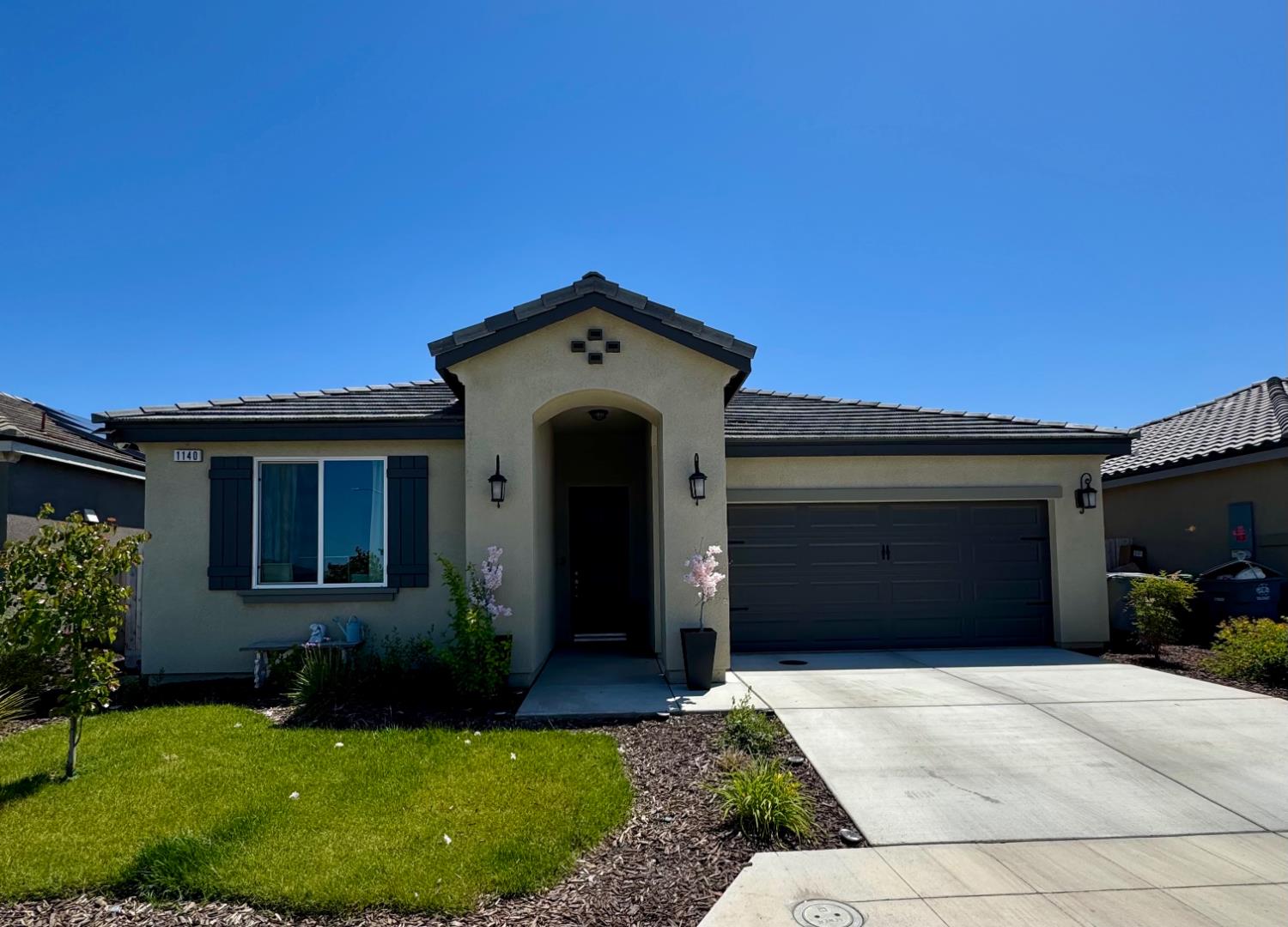 1140 Wasatch Dr, Madera, CA 93638