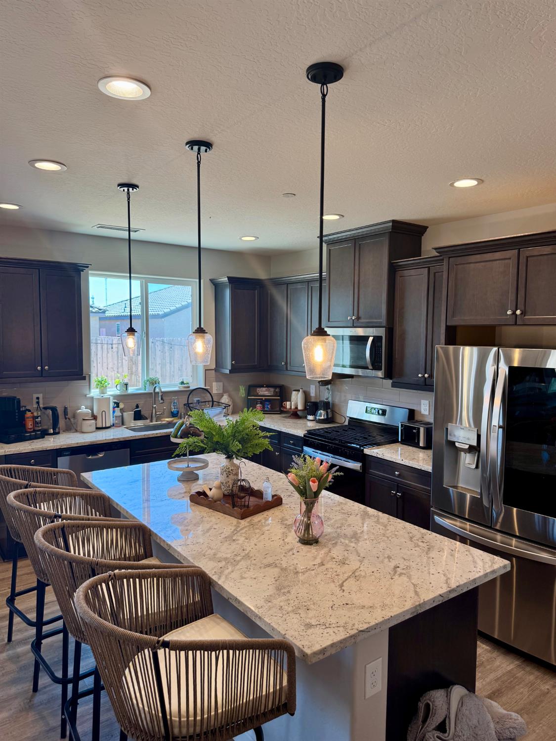 1140 Wasatch Dr, Madera, CA 93638