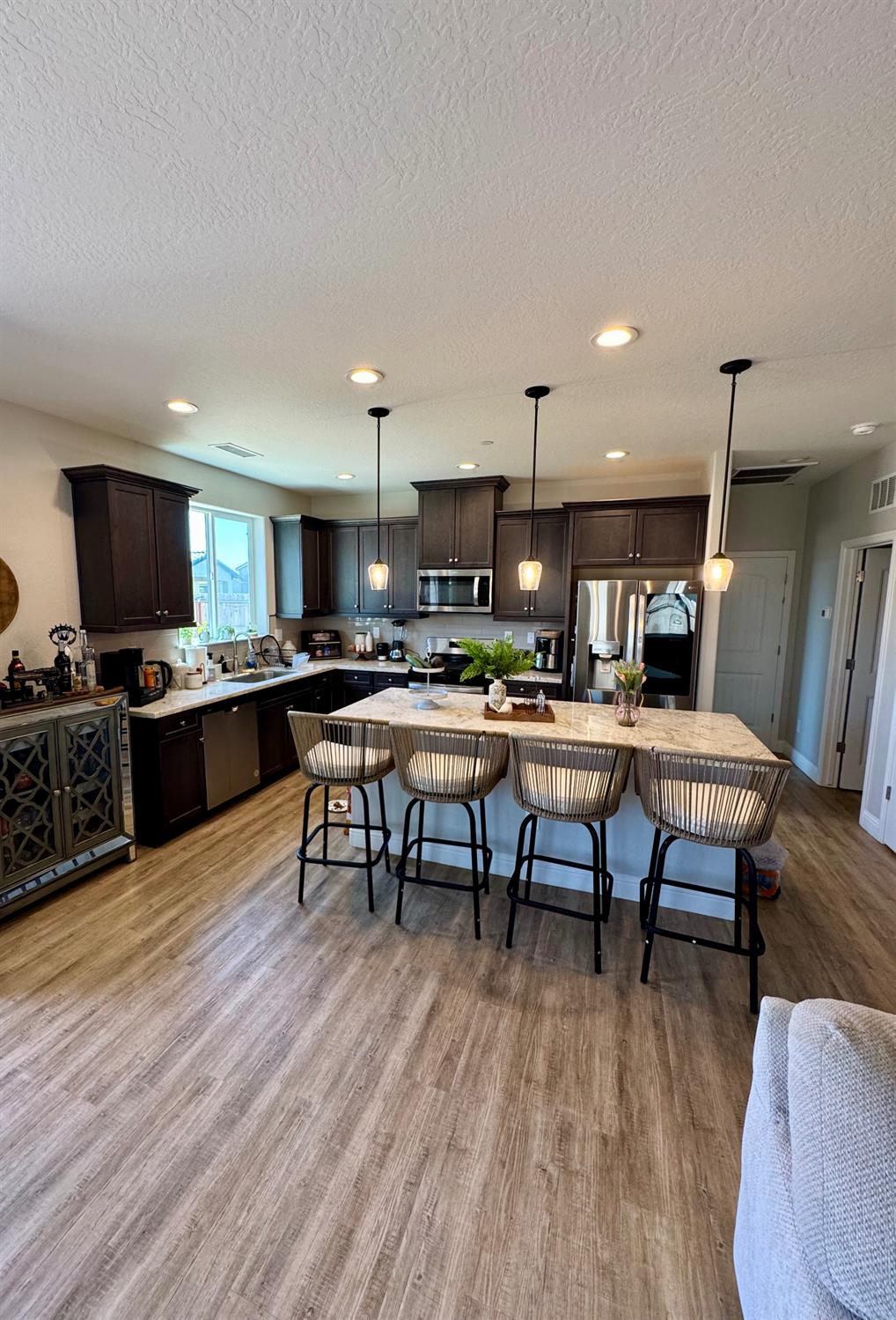 1140 Wasatch Dr, Madera, CA 93638