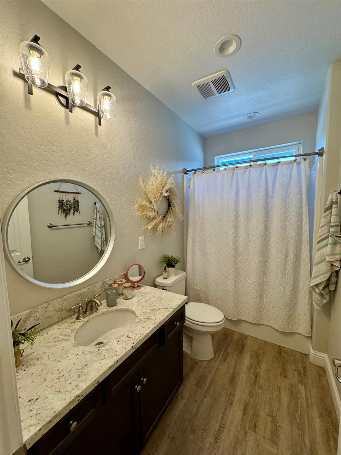 1140 Wasatch Dr, Madera, CA 93638