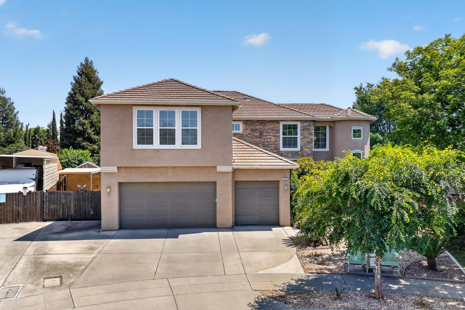 3084 Rall Ave, Clovis, CA 93619