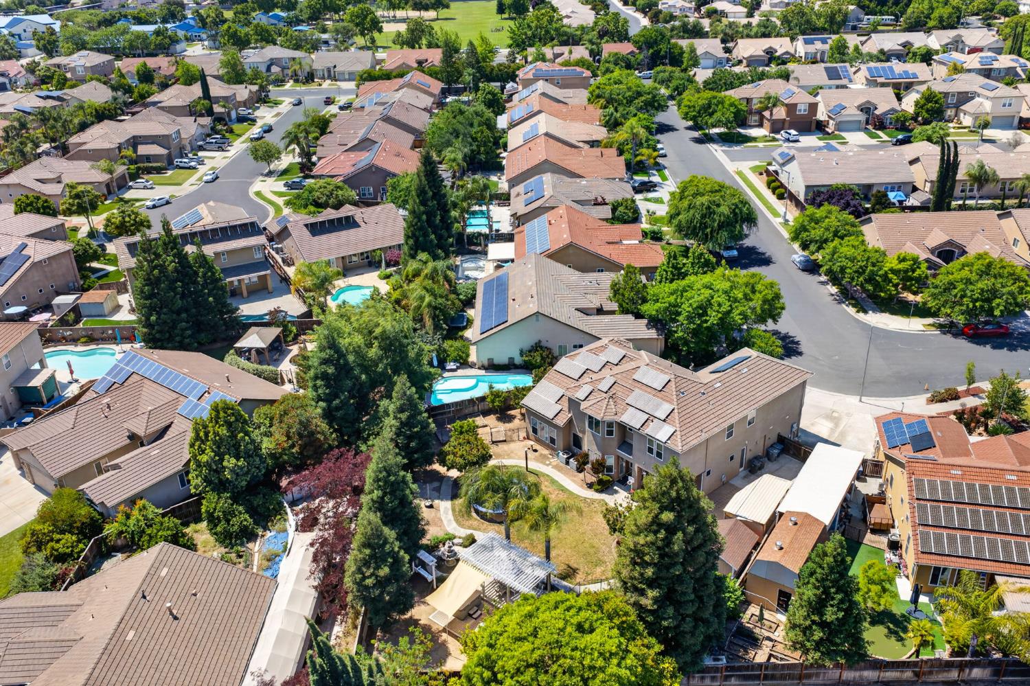 3084 Rall Ave, Clovis, CA 93619