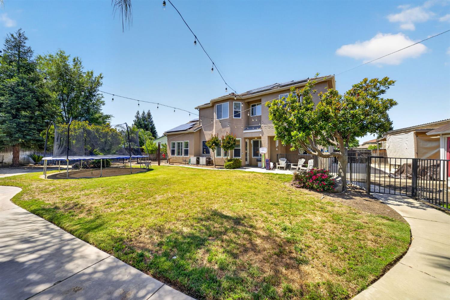 3084 Rall Ave, Clovis, CA 93619