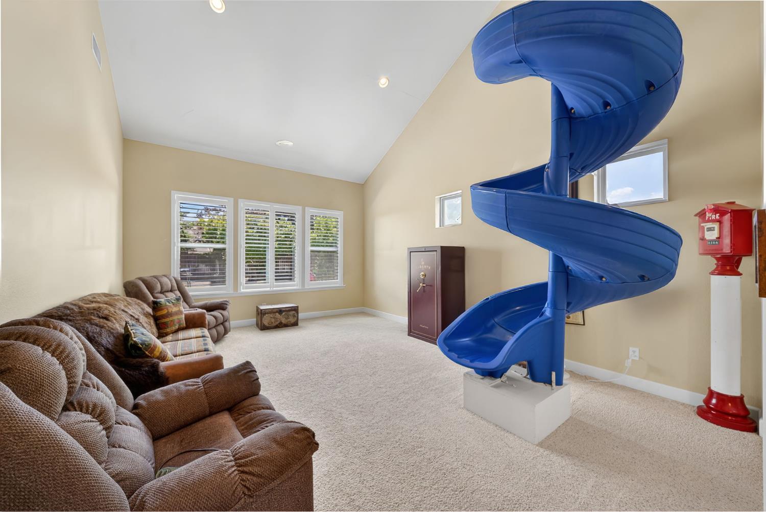 3084 Rall Ave, Clovis, CA 93619