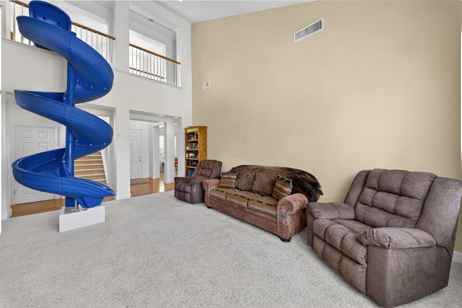 3084 Rall Ave, Clovis, CA 93619