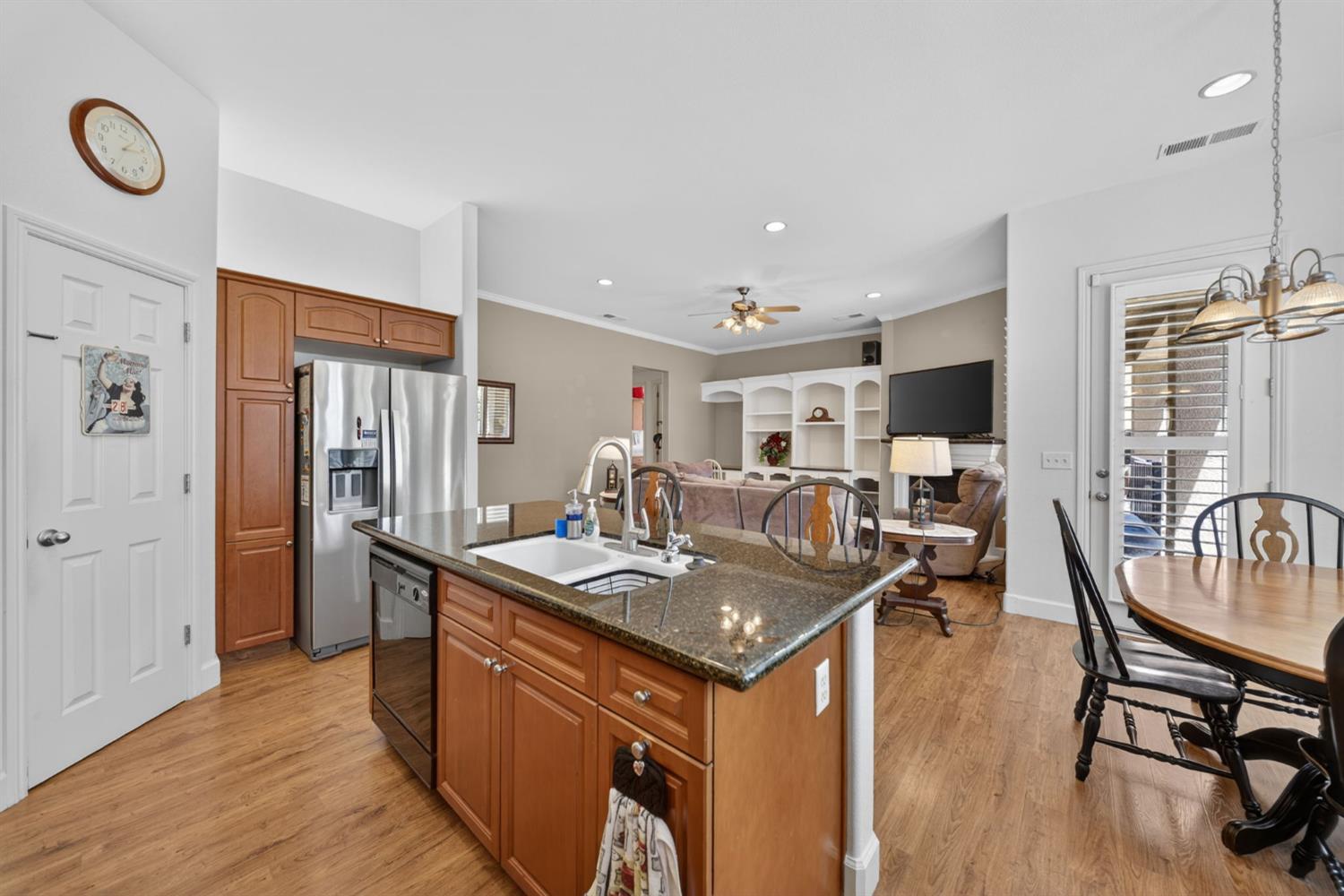 3084 Rall Ave, Clovis, CA 93619