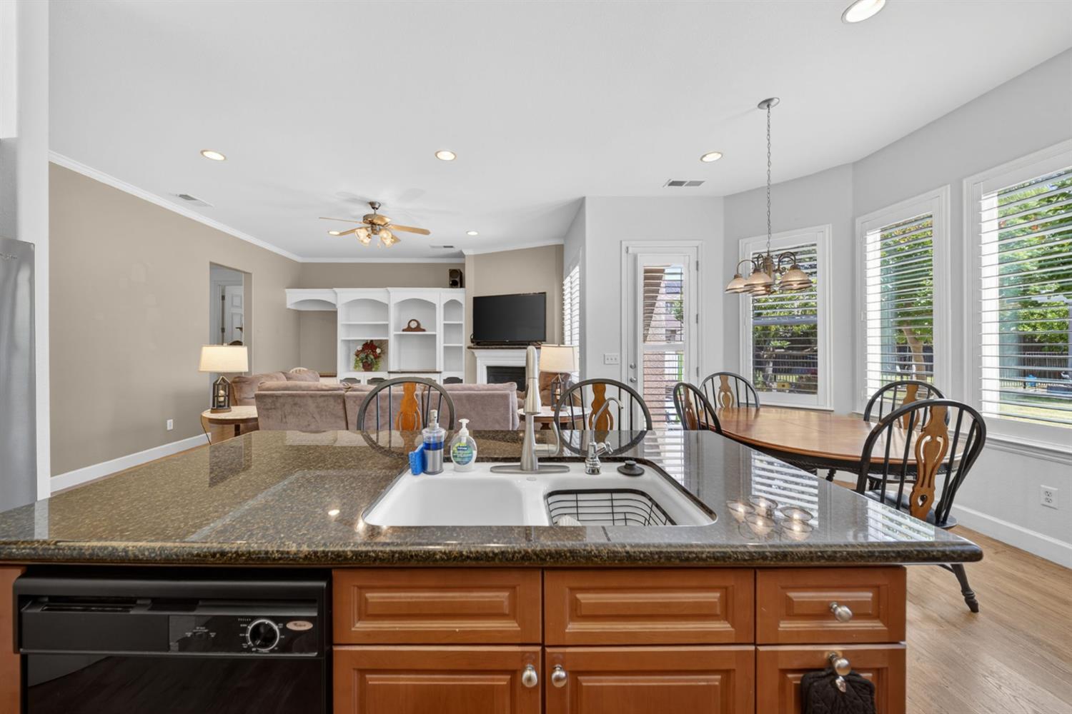 3084 Rall Ave, Clovis, CA 93619