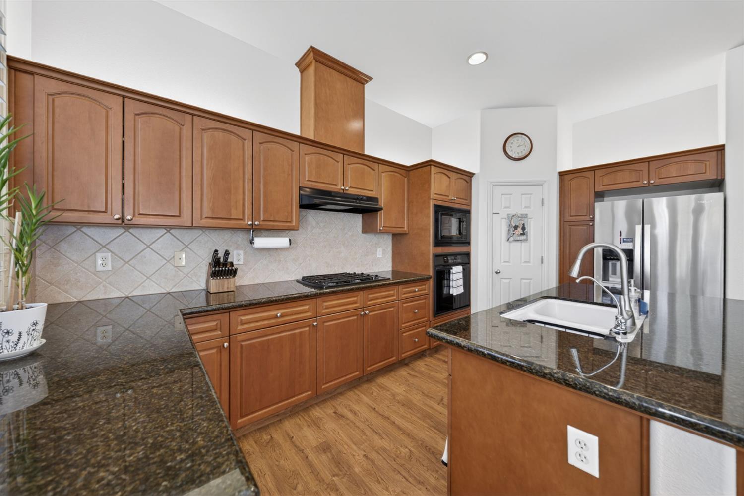 3084 Rall Ave, Clovis, CA 93619