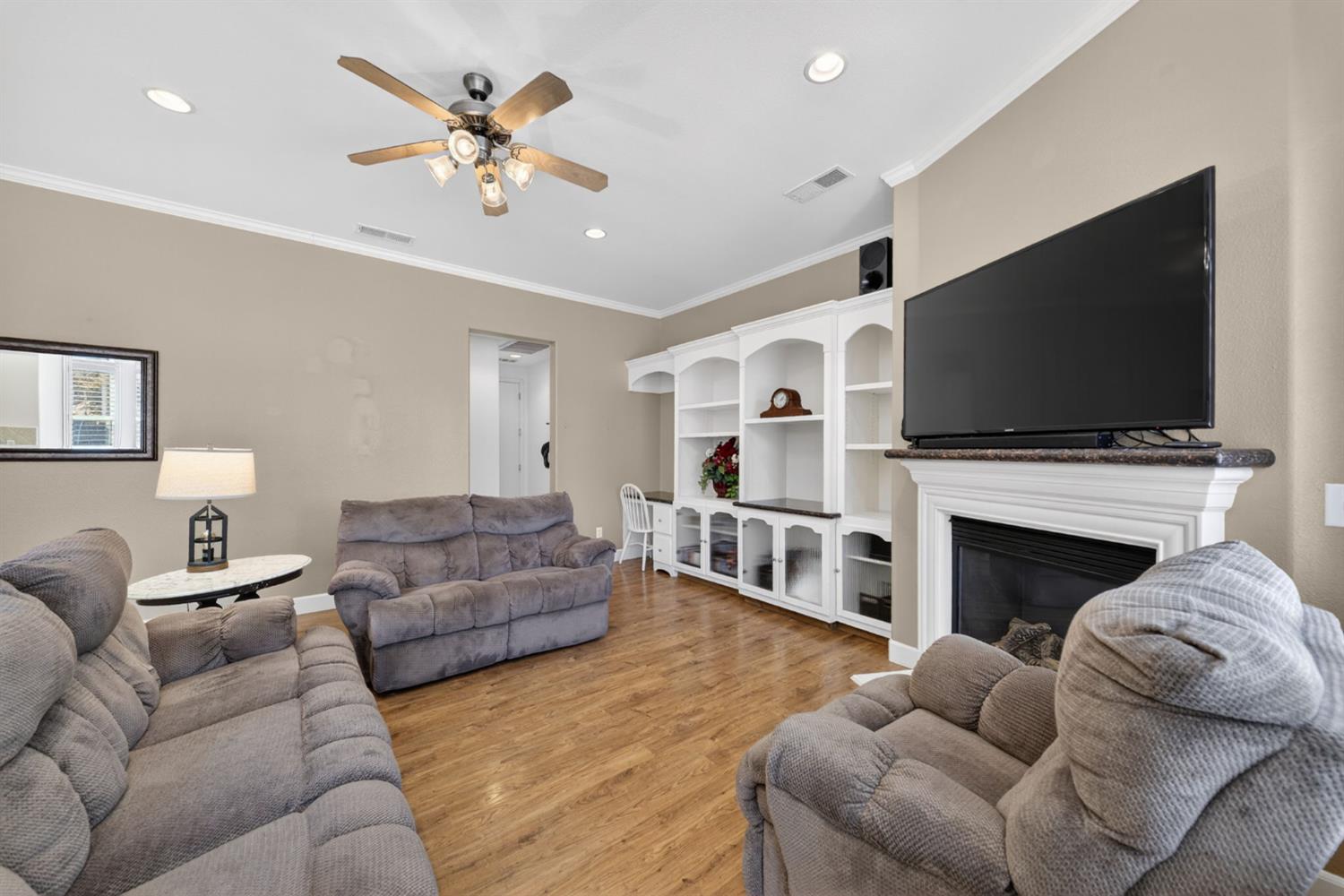 3084 Rall Ave, Clovis, CA 93619