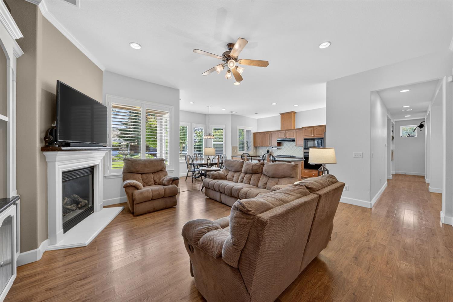 3084 Rall Ave, Clovis, CA 93619