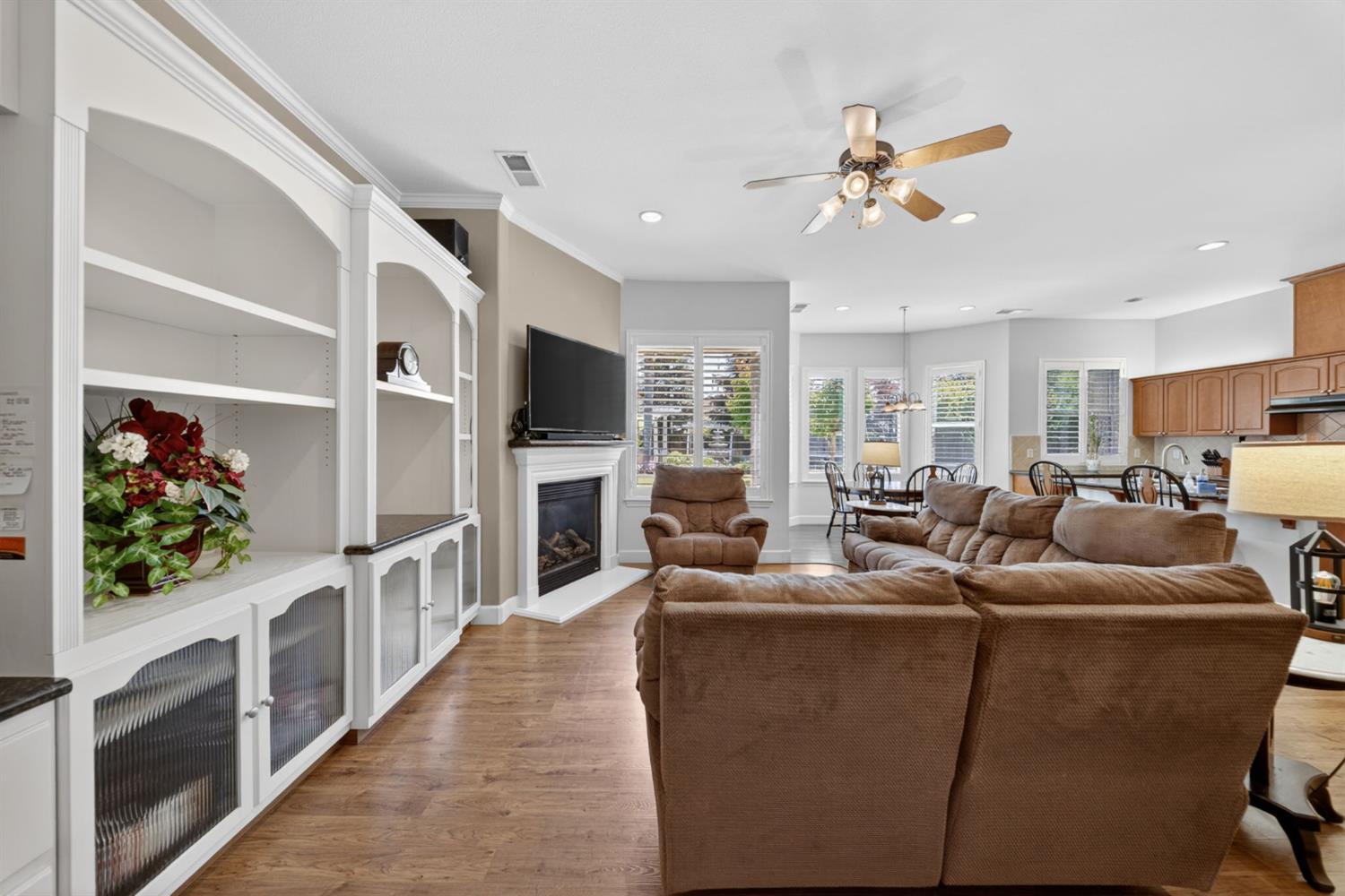 3084 Rall Ave, Clovis, CA 93619