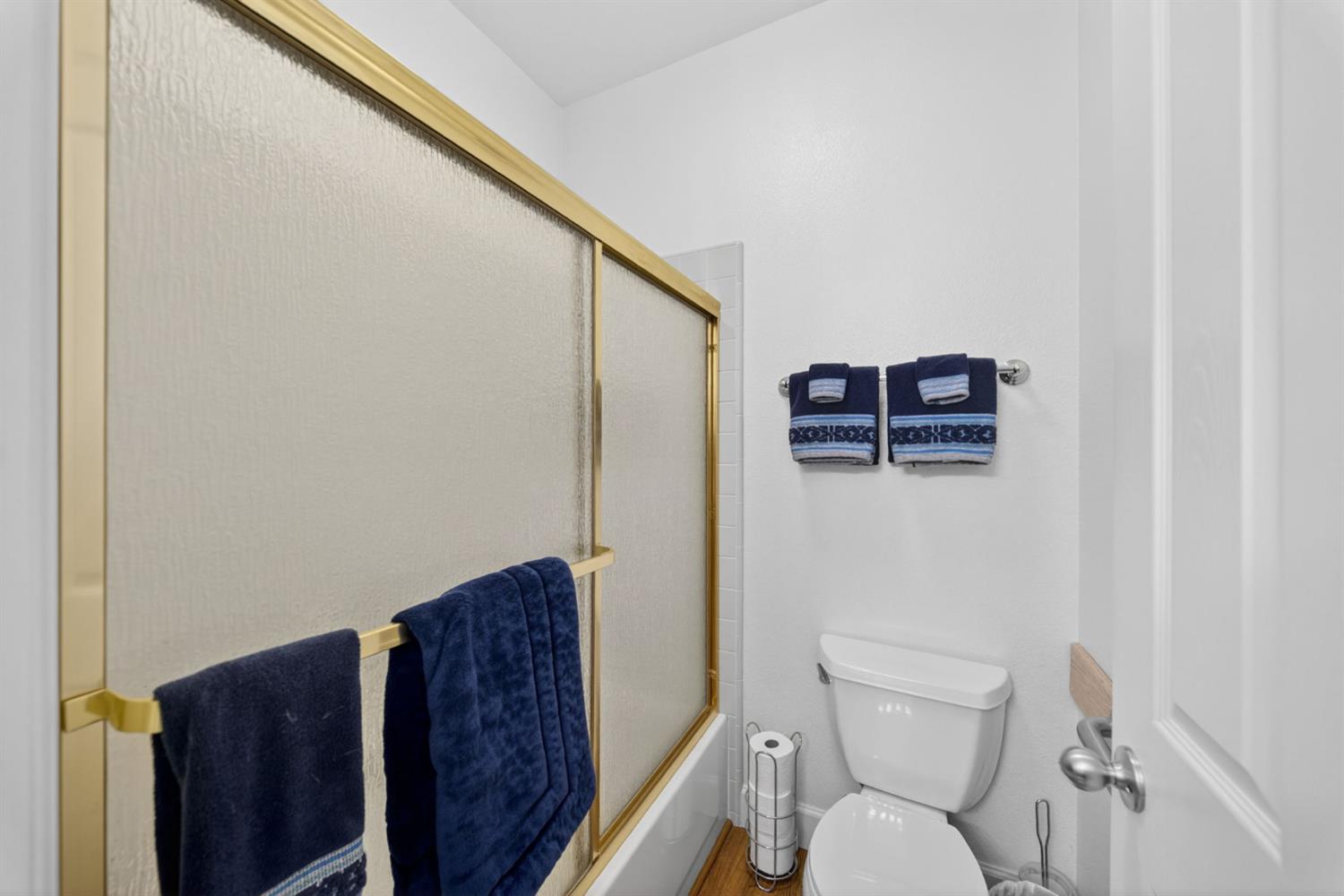 3084 Rall Ave, Clovis, CA 93619