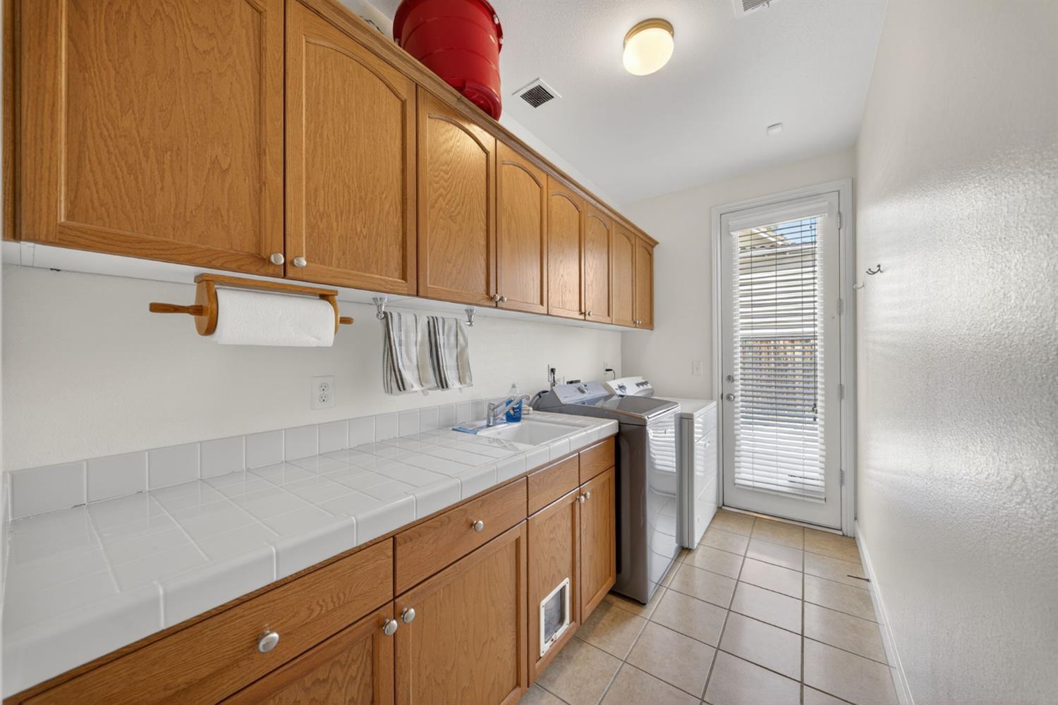 3084 Rall Ave, Clovis, CA 93619