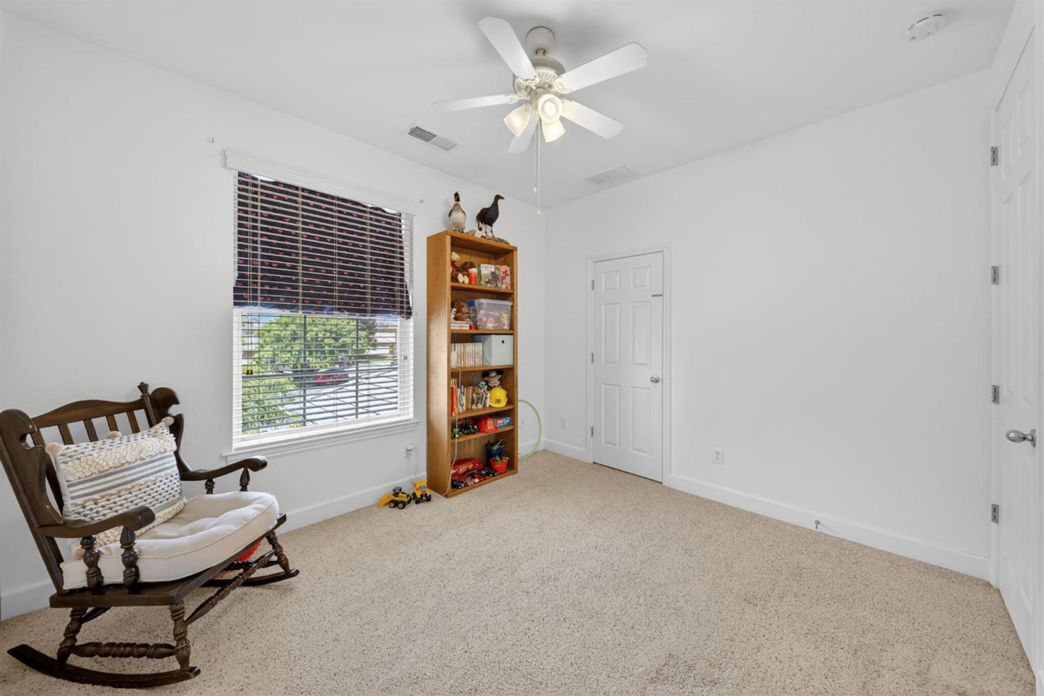 3084 Rall Ave, Clovis, CA 93619