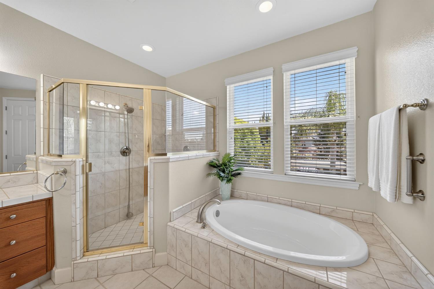 3084 Rall Ave, Clovis, CA 93619