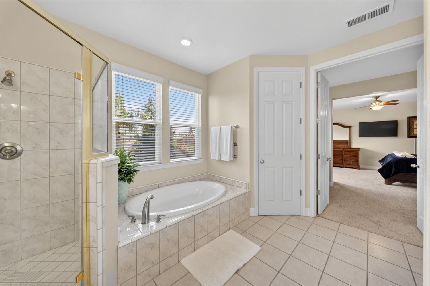 3084 Rall Ave, Clovis, CA 93619