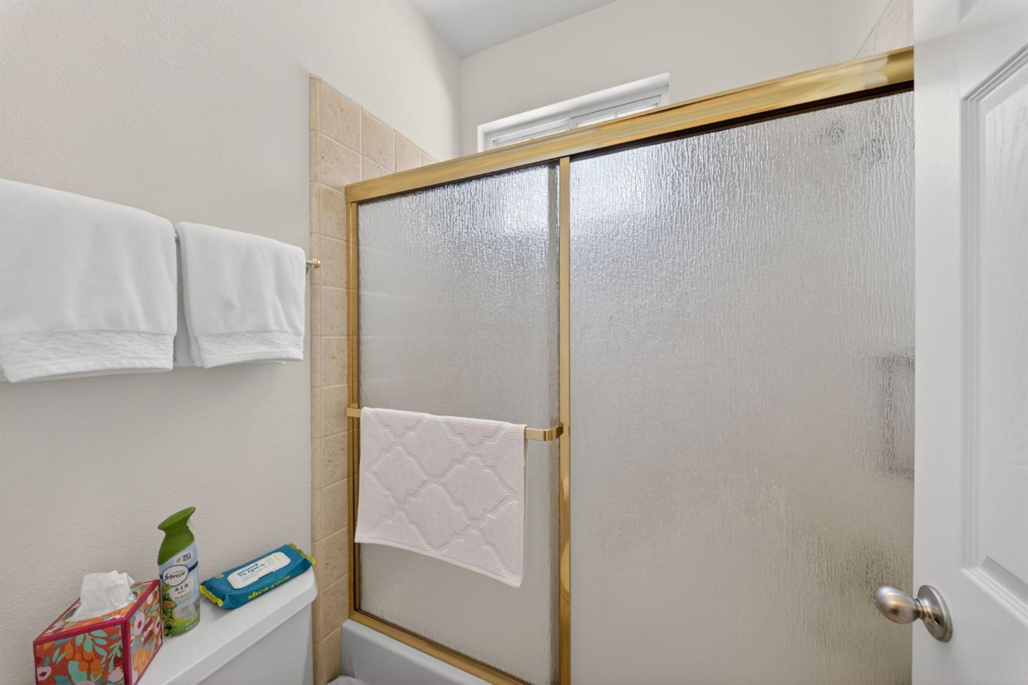 3084 Rall Ave, Clovis, CA 93619