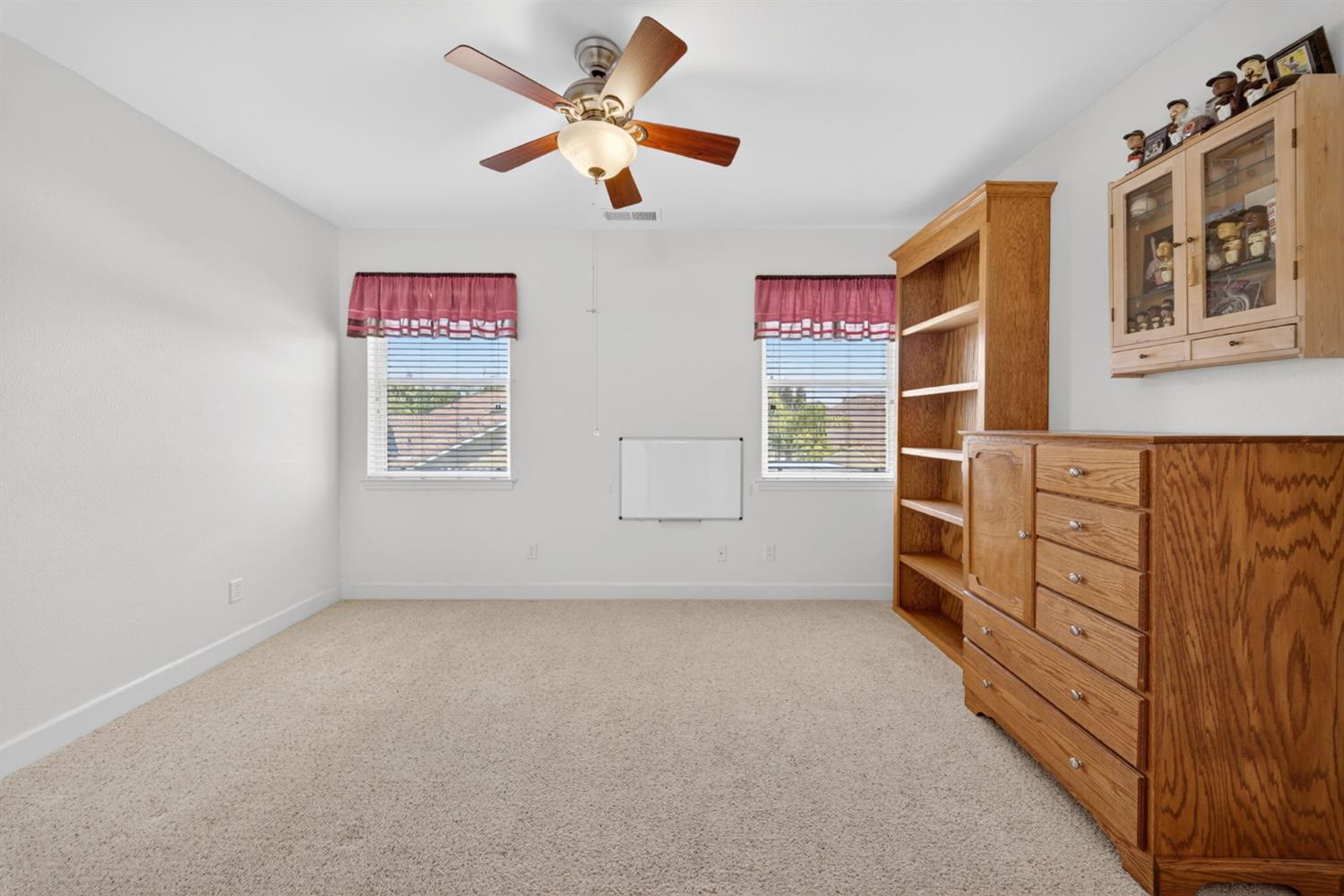 3084 Rall Ave, Clovis, CA 93619