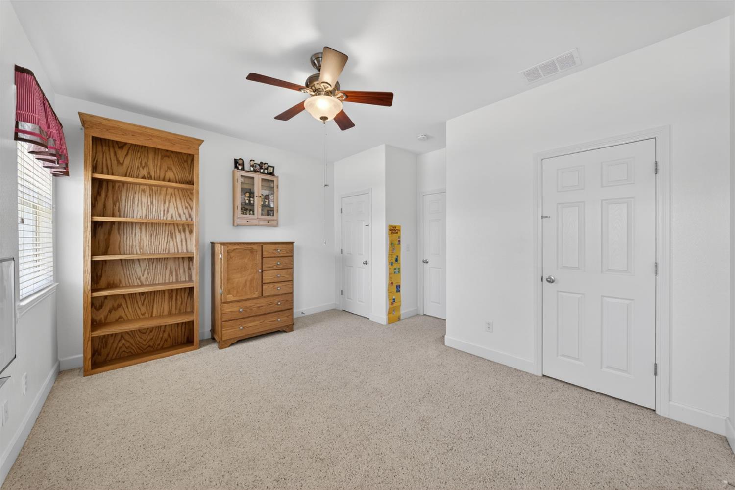 3084 Rall Ave, Clovis, CA 93619