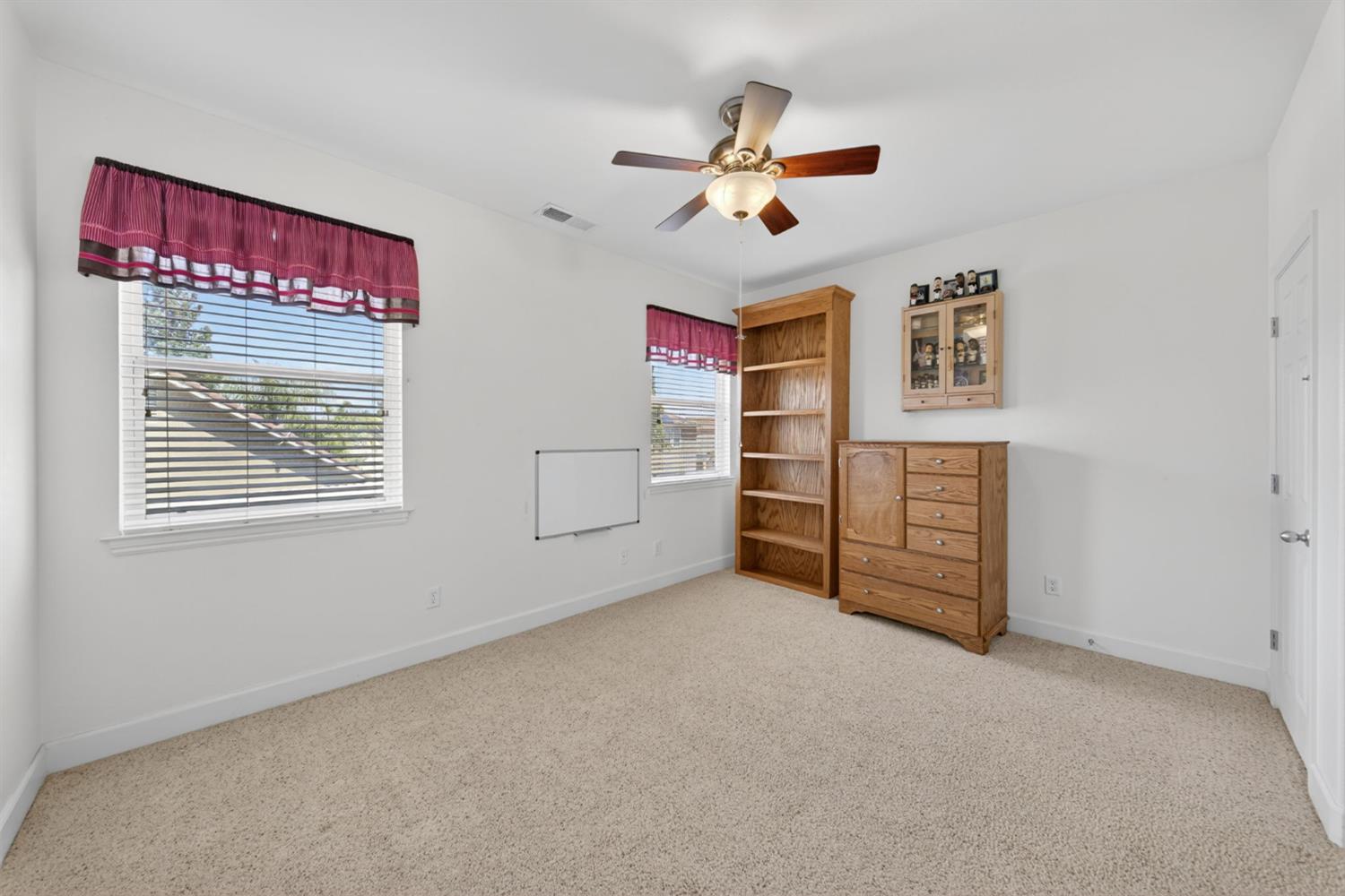 3084 Rall Ave, Clovis, CA 93619