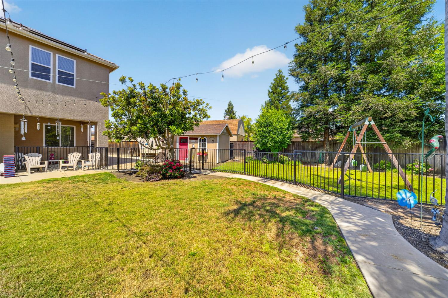 3084 Rall Ave, Clovis, CA 93619