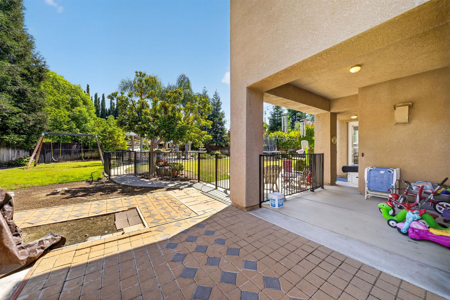 3084 Rall Ave, Clovis, CA 93619