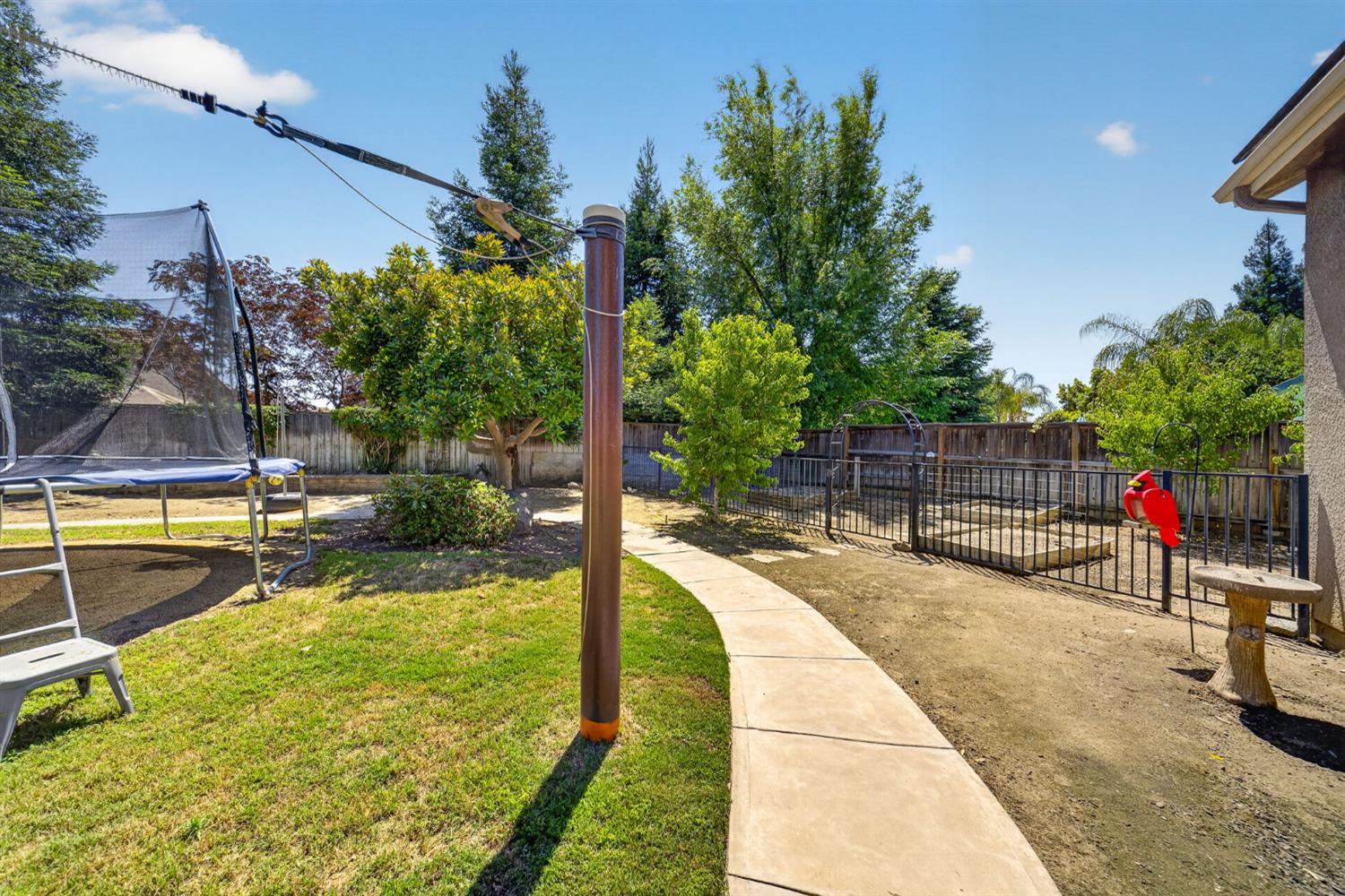 3084 Rall Ave, Clovis, CA 93619