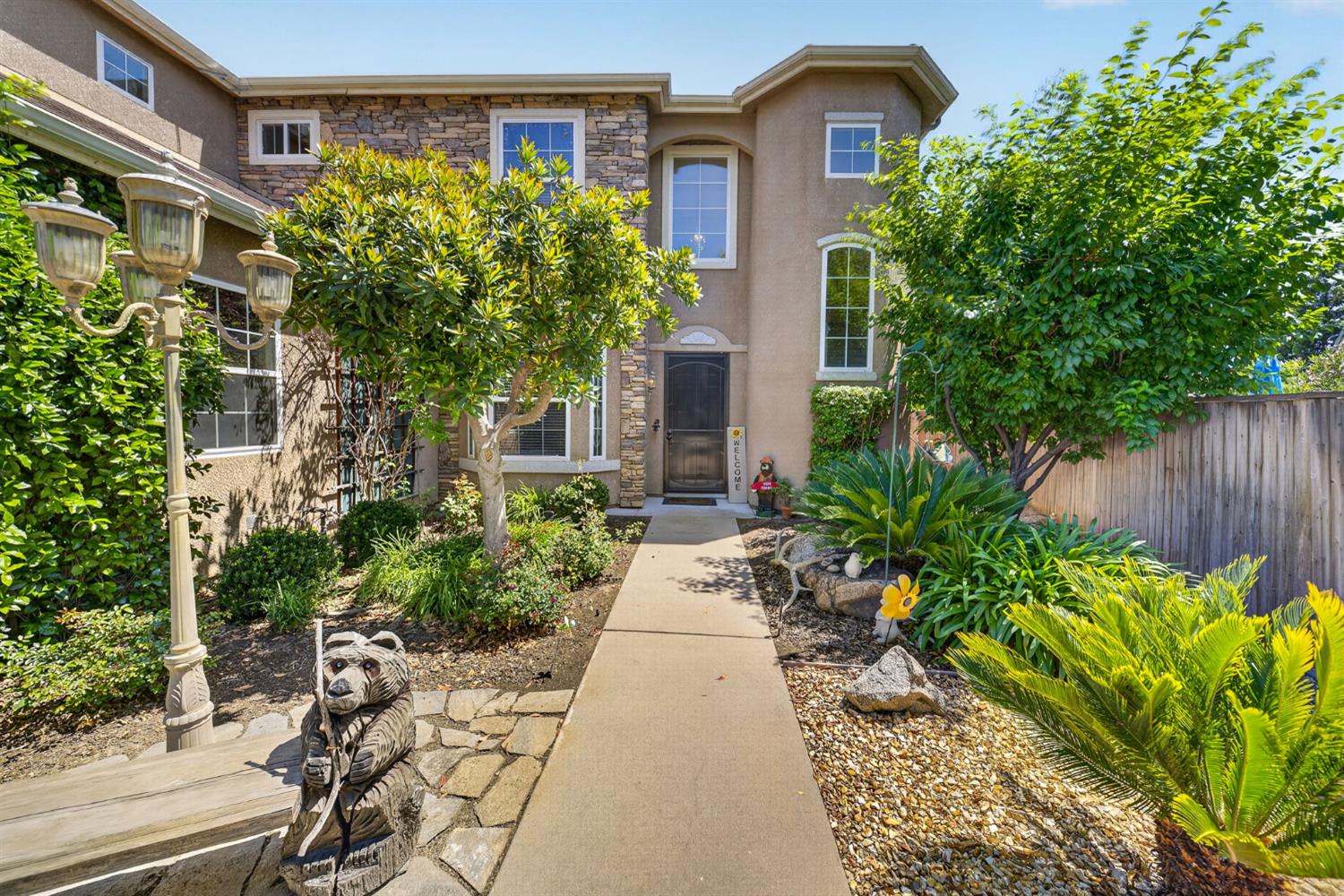 3084 Rall Ave, Clovis, CA 93619