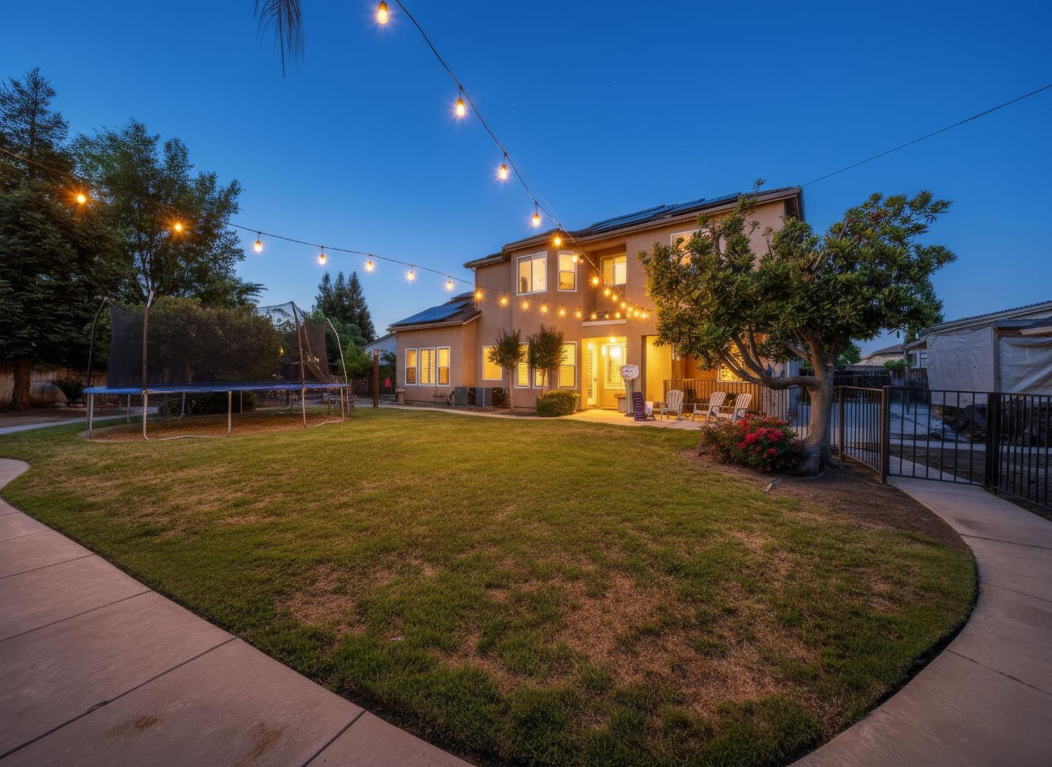 3084 Rall Ave, Clovis, CA 93619