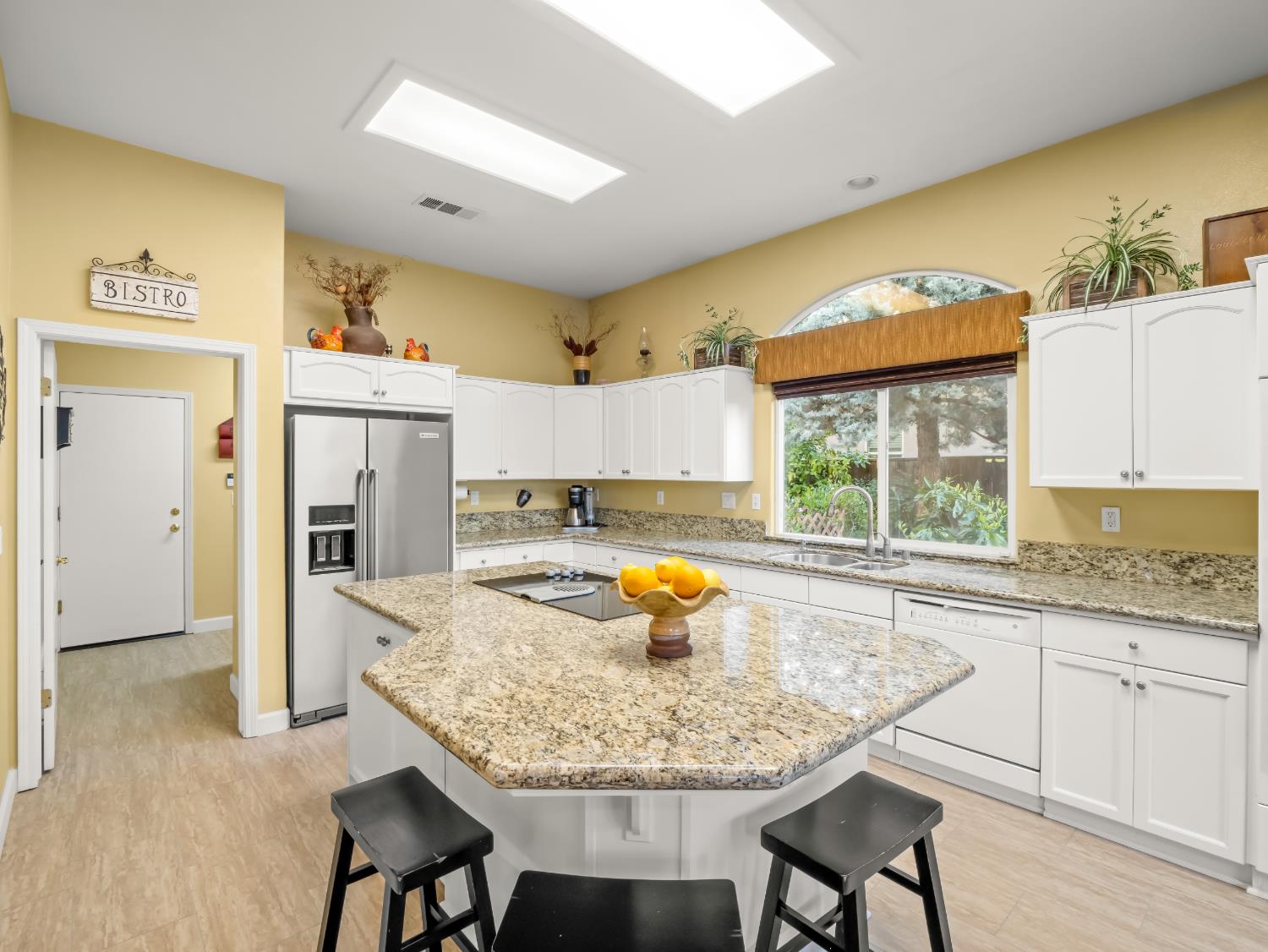 534 Heritage Ave, Clovis, CA 93619