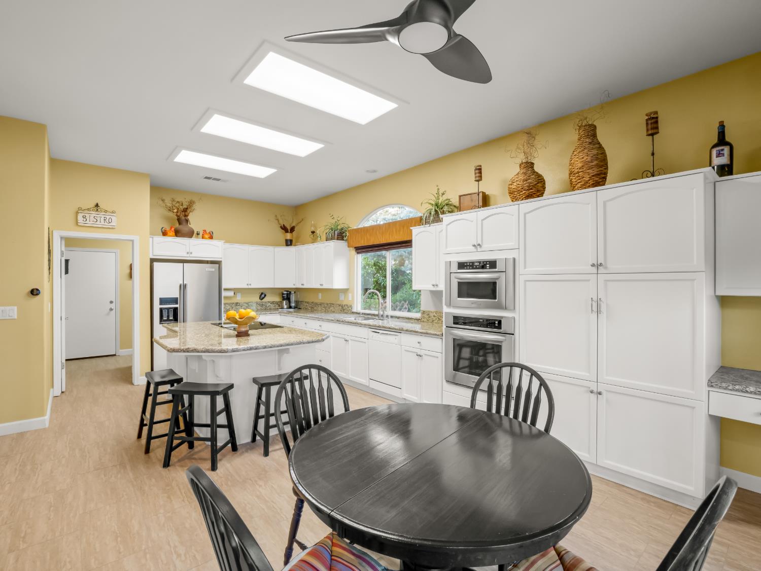 534 Heritage Ave, Clovis, CA 93619