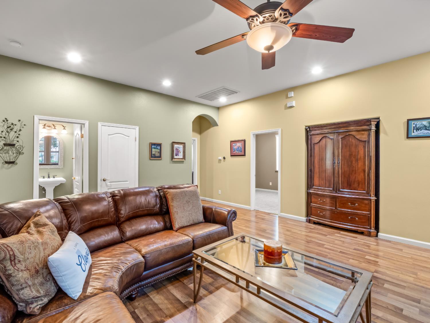 534 Heritage Ave, Clovis, CA 93619