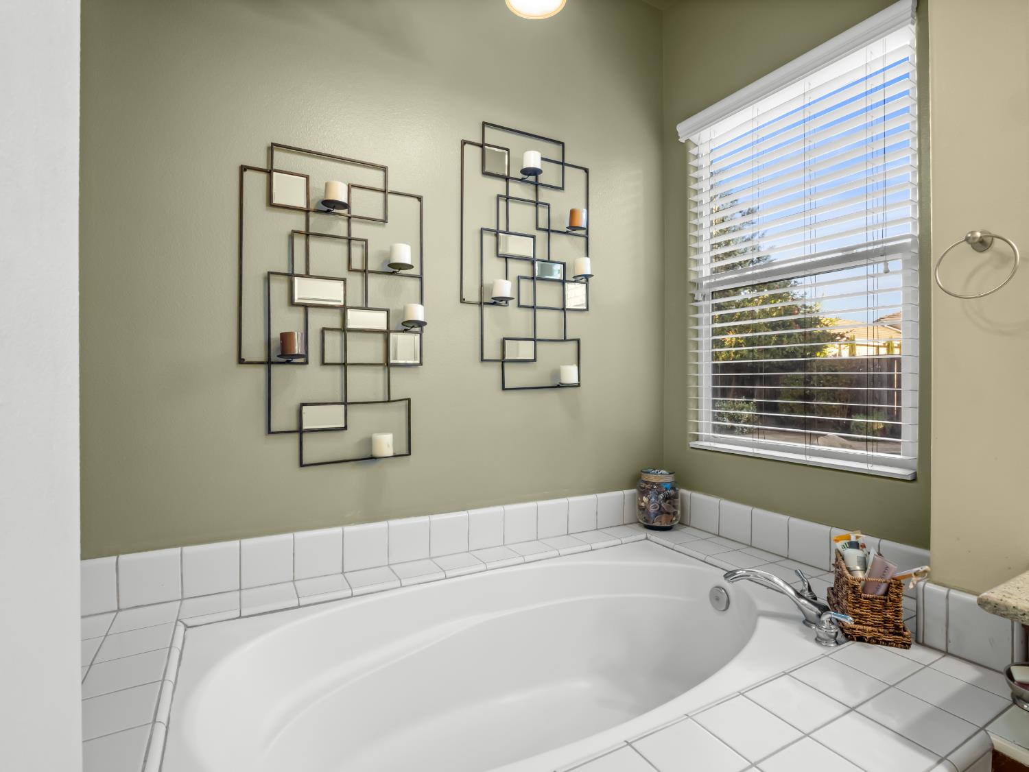 534 Heritage Ave, Clovis, CA 93619