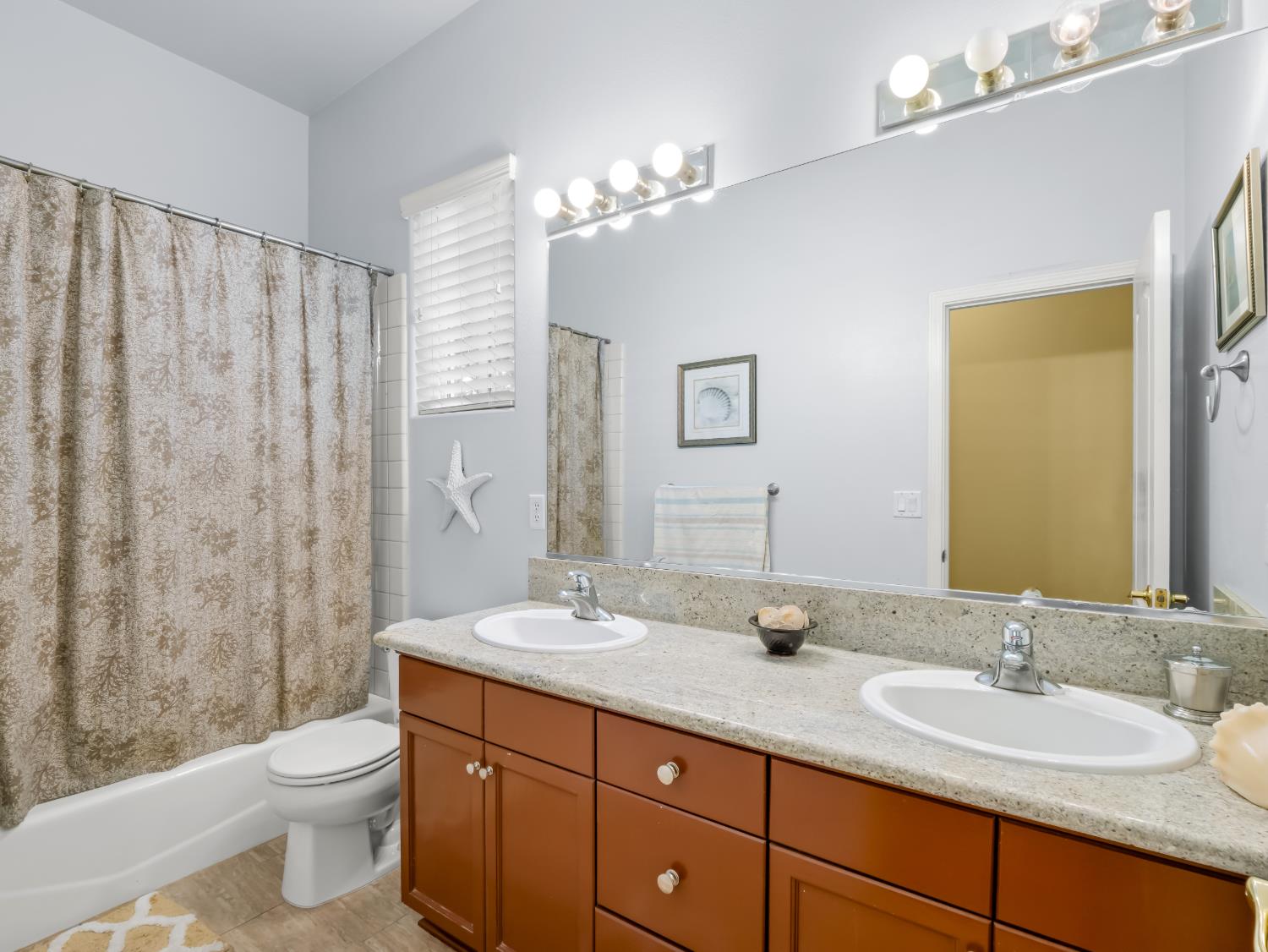 534 Heritage Ave, Clovis, CA 93619