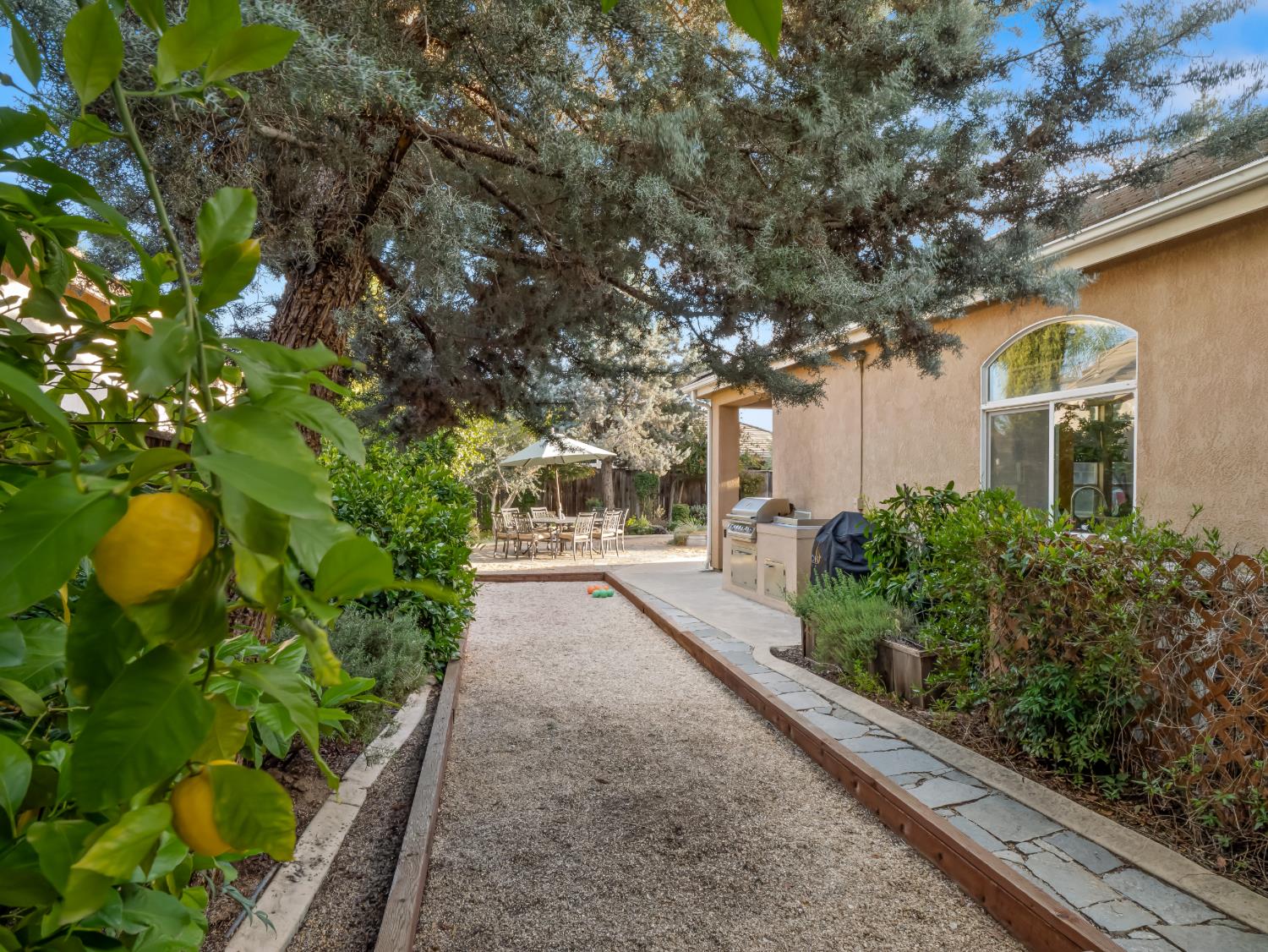 534 Heritage Ave, Clovis, CA 93619