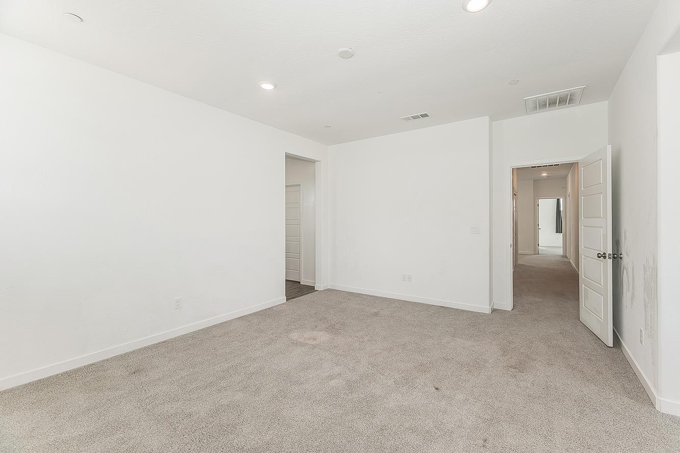 2844 N Vahe Ave, Fresno, CA 93737