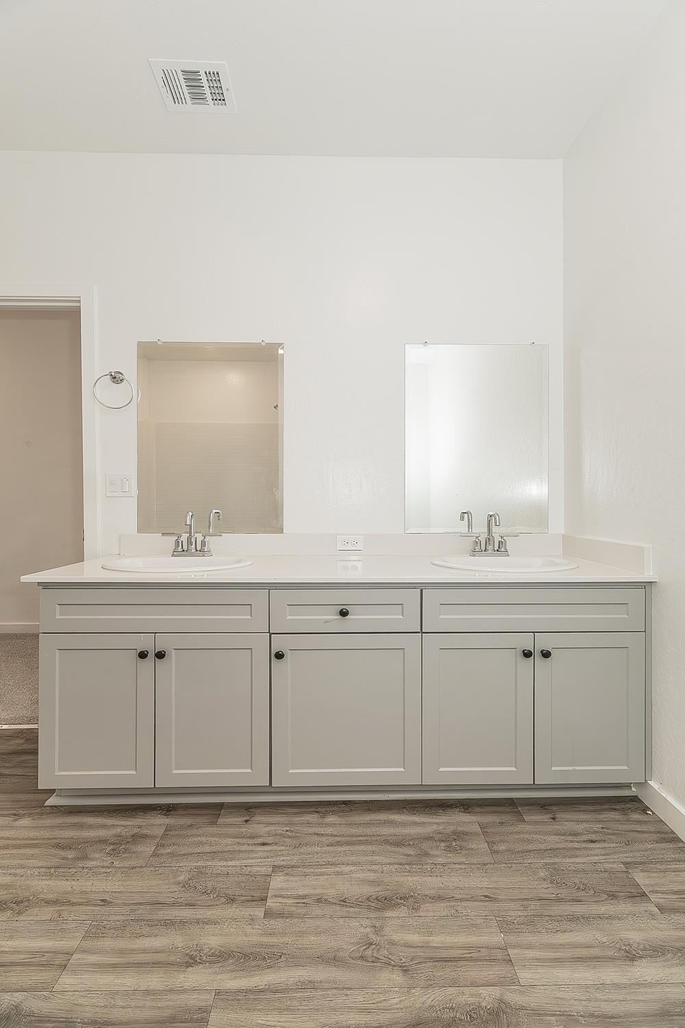 2844 N Vahe Ave, Fresno, CA 93737