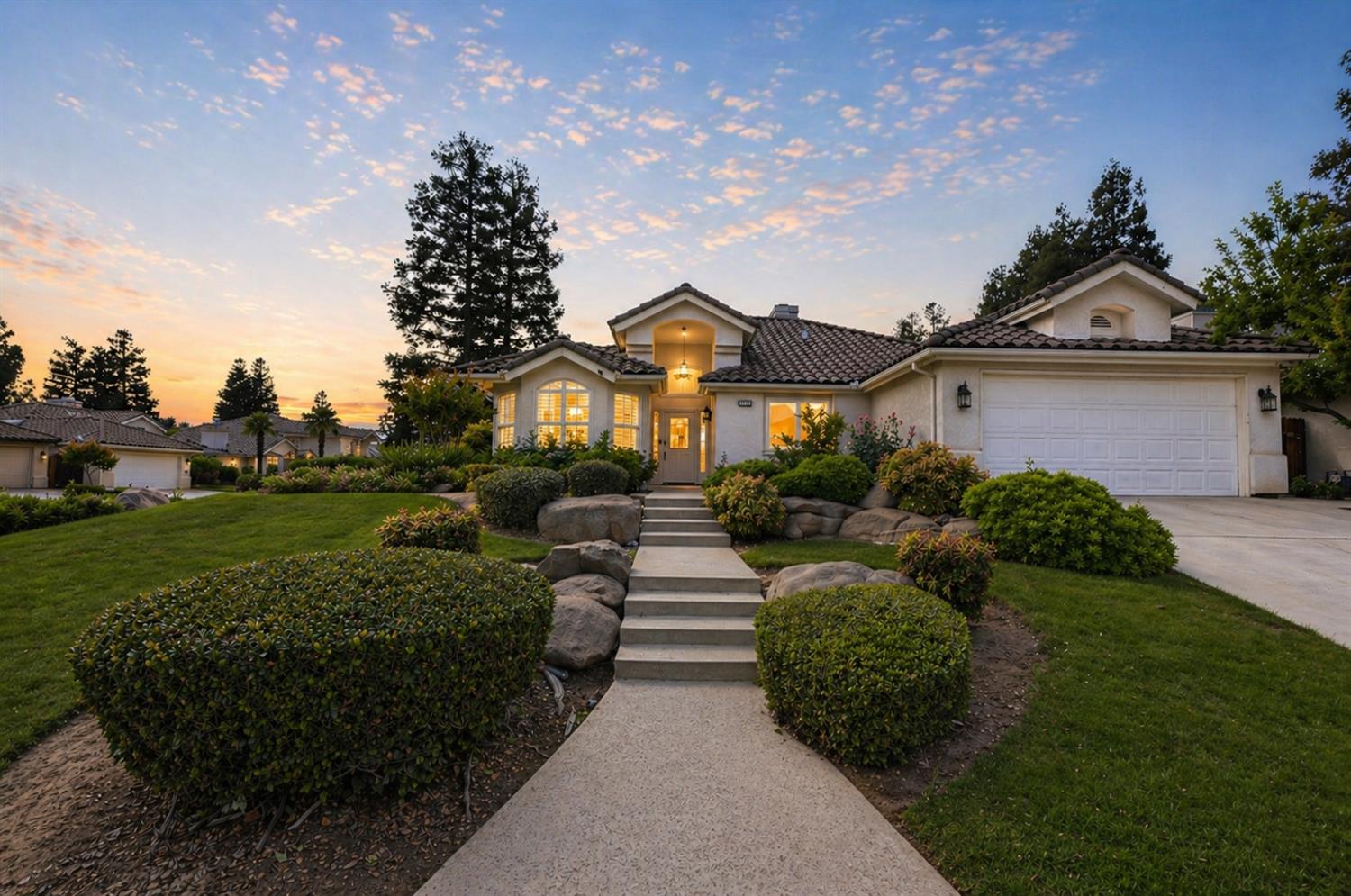 9061 N Brookview Ave, Fresno, CA 93720