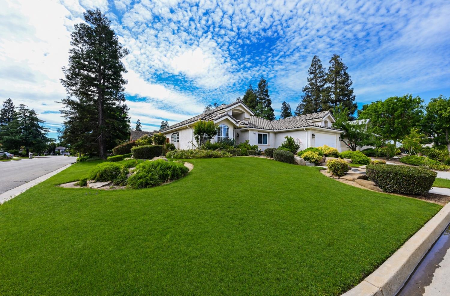 9061 N Brookview Ave, Fresno, CA 93720