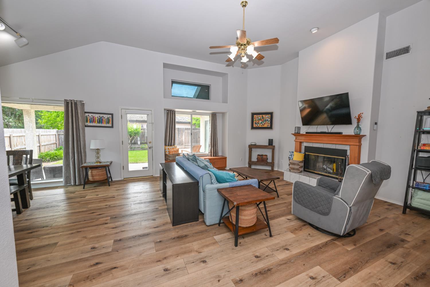 9061 N Brookview Ave, Fresno, CA 93720