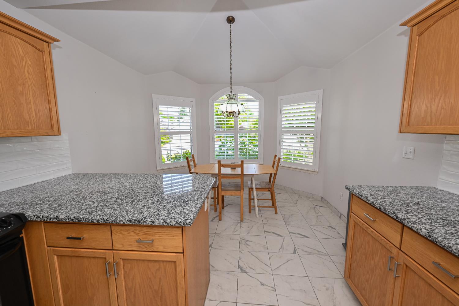 9061 N Brookview Ave, Fresno, CA 93720