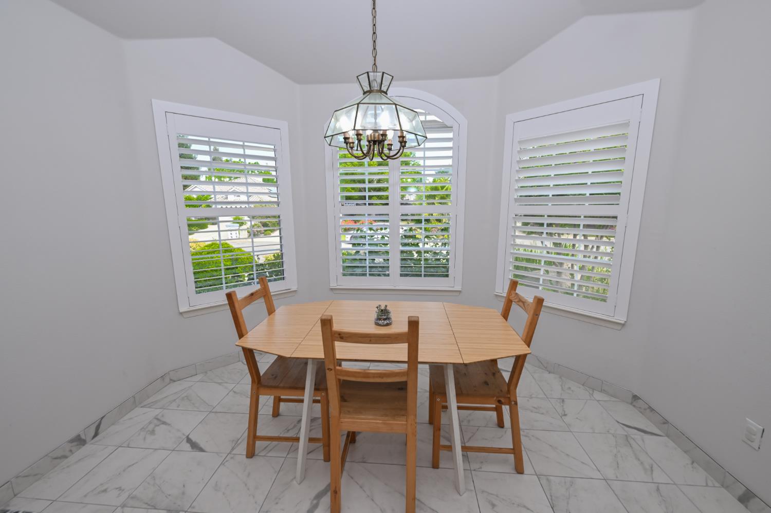 9061 N Brookview Ave, Fresno, CA 93720