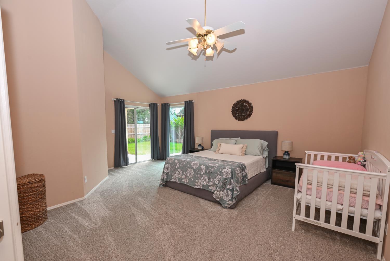 9061 N Brookview Ave, Fresno, CA 93720